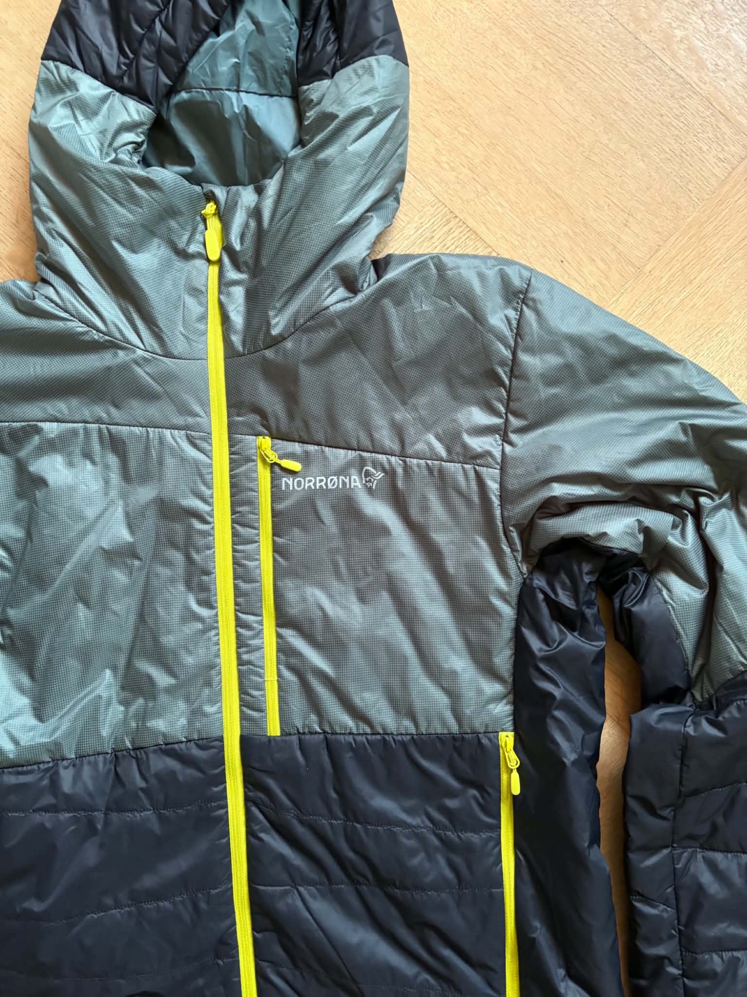 Norrøna Falketind Thermo60 Hood M, bild 3 av 4